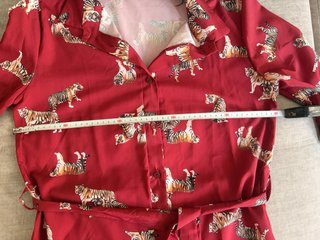 Vestido camisero largo estampado tigre