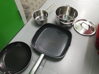 Juego platos, cubiertos, tazas, sartenes IKEA