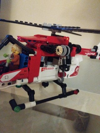 Helicóptero Lego Technic con piloto incluido