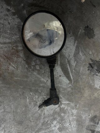 Espejo retrovisor estaba en una derbi
