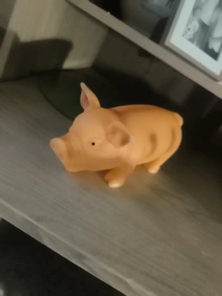 Cerdo de goma naranja