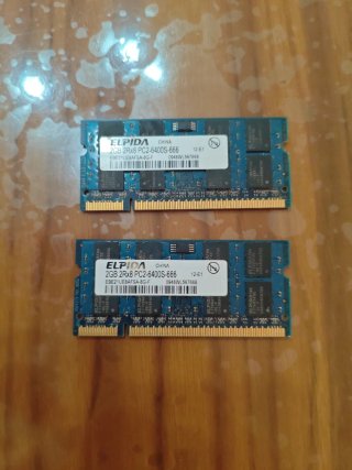 2x Elpida DDR2 SO-DIMM 2GB PC2-6400S-666