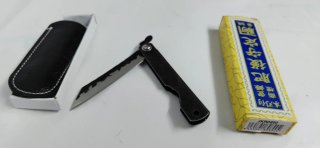 Navaja estilo japonés en negro