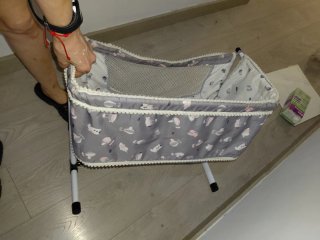 Cuna de juguete para muñecas