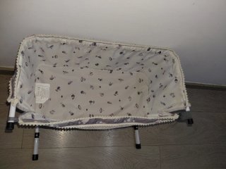 Cuna de juguete para muñecas