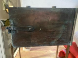 Antiguo esterilizador de cobre rudimentario