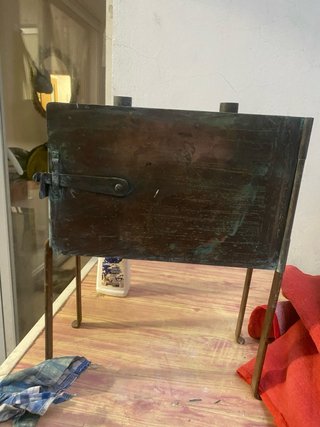 Antiguo esterilizador de cobre rudimentario