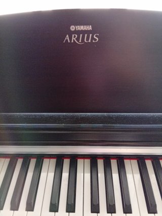 Piano Yamaha Arius YDP-141 Nuevo, sin uso.