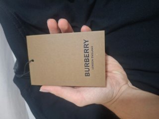 Camiseta Burberry Negra Logo circular.