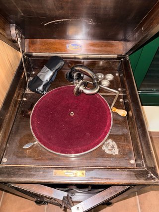 Gramola Diana con discos