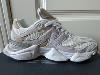 New Balance 9060 Beige/Blanco