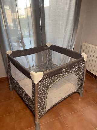 Parque infantil con estrellas y ositos