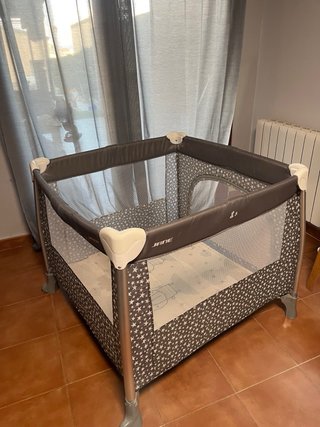Parque infantil con estrellas y ositos