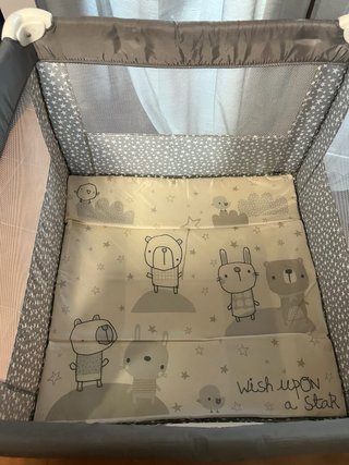 Parque infantil con estrellas y ositos