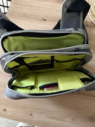 Bolso bandolera Victorinox gris