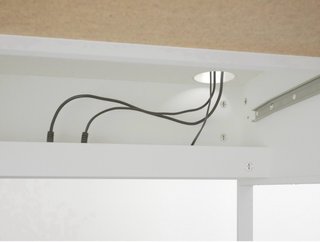 IKEA- Escritorio blanco con 2 cajones.