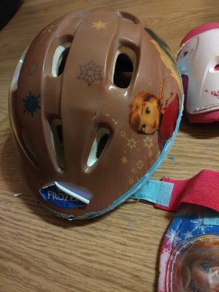 Casco, coderas y rodilleras Frozen