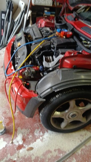 Refrigercion del automóvil carga de gas