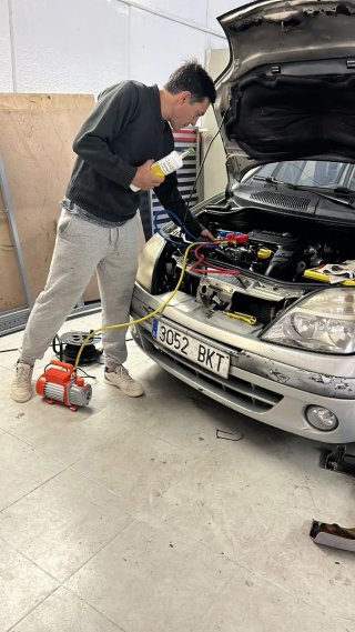 Refrigercion del automóvil carga de gas