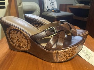 Sandalia DUMOND plataforma marrón talla 40
