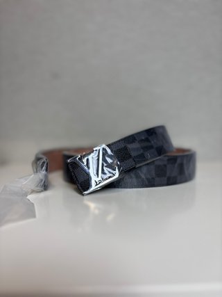 Cinturón estilo Louis Vuitton LV