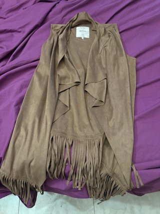 Chaleco Bershka flecos marrón Talla M