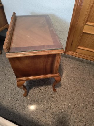 Cómoda de madera con espejo + mesitas a juego