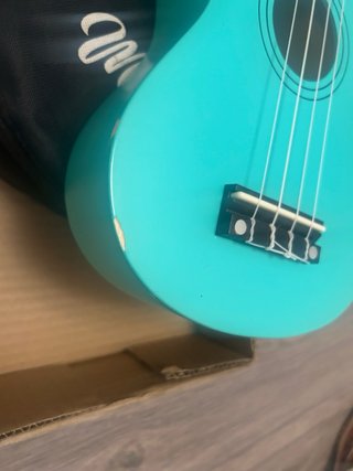 Ukelele Ma Kai Turquesa con Funda