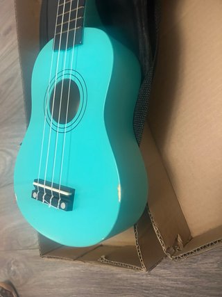 Ukelele Ma Kai Turquesa con Funda