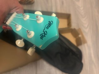 Ukelele Ma Kai Turquesa con Funda