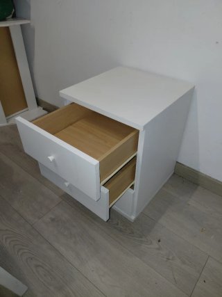 Cajonera o mesita de noche  blanca