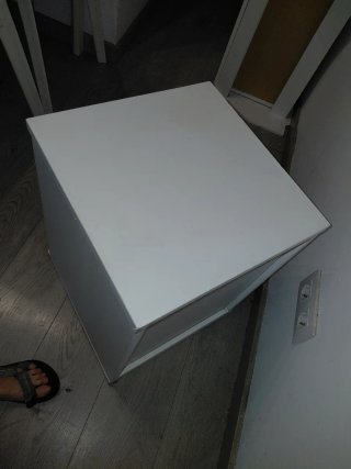 Cajonera o mesita de noche  blanca