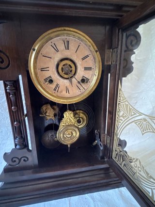 Reloj de sobremesa madera péndulo antiguo