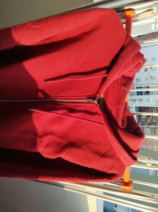 Sudadera con capucha y cremallera granate