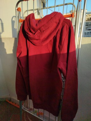 Sudadera con capucha y cremallera granate