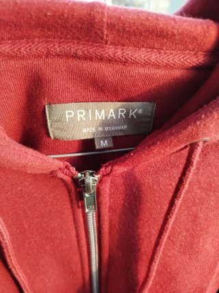 Sudadera con capucha y cremallera granate