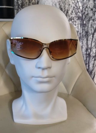 Gafas de sol doradas y marrones
