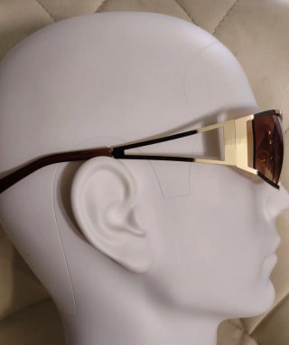 Gafas de sol doradas y marrones
