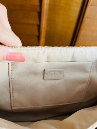 Bolso pequeño blanco de verano con cadena