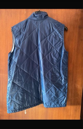 Colete acolchoado azul e multicolor reversível