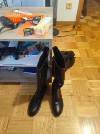 Botas altas,el pago se realizara en mano
