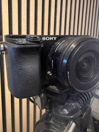 Cámara Sony a6000 con objetivo 16-50mm
