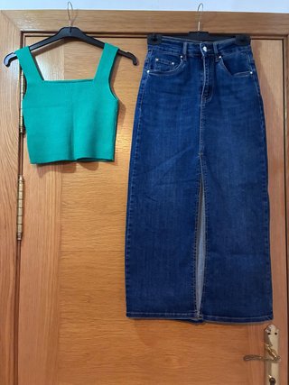 Conjunto Top Verde y Falda Vaquera Larga