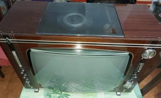 Televisor Francis vintage con Tocadiscos