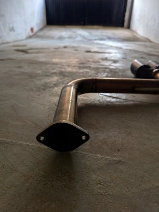 Tramo final escape Volkswagen Akrapovič