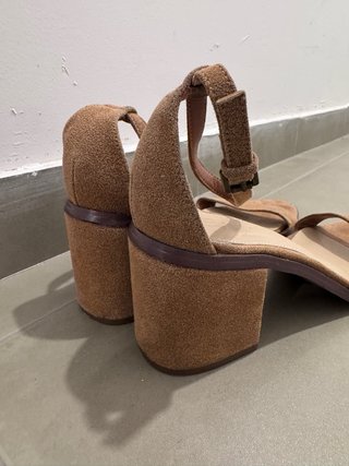 Sandalias tacón piel ante marrón