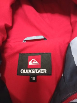 Parka Quiksilver rayas gris y rojo