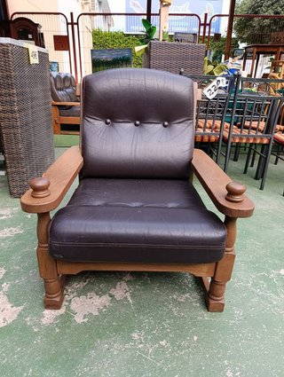 CONJUNTO DE SALON SOFÁ Y SILLÓN MADERA Y PIEL