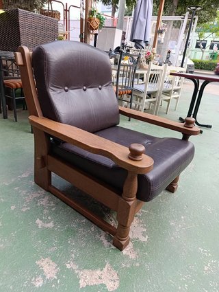 CONJUNTO DE SALON SOFÁ Y SILLÓN MADERA Y PIEL