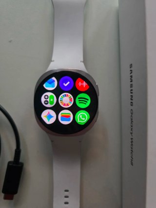 Samsung Galaxy Watch 8 de 44mm + 7 correas